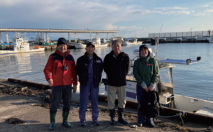 北海道・野付半島で漁船運行の協力者と