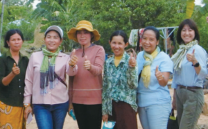 カンボジアにて養蚕農家へのヒアリング