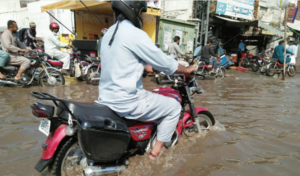 パキスタン国ラホール市の雨天時