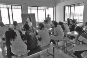 職業訓練だけでなく、インドの教育カリキュラムに準じた授業も行われる